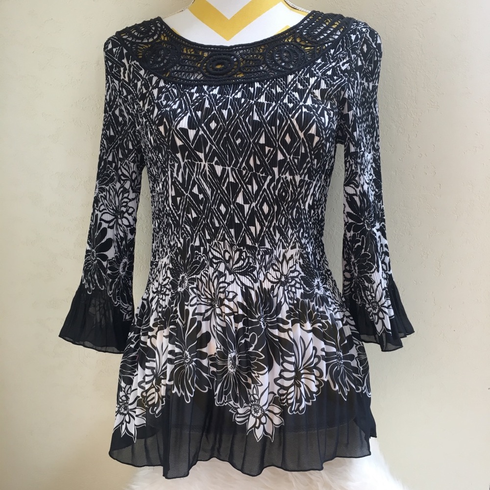 Gorgeous Women’s Nicola Bell Sleeves Top